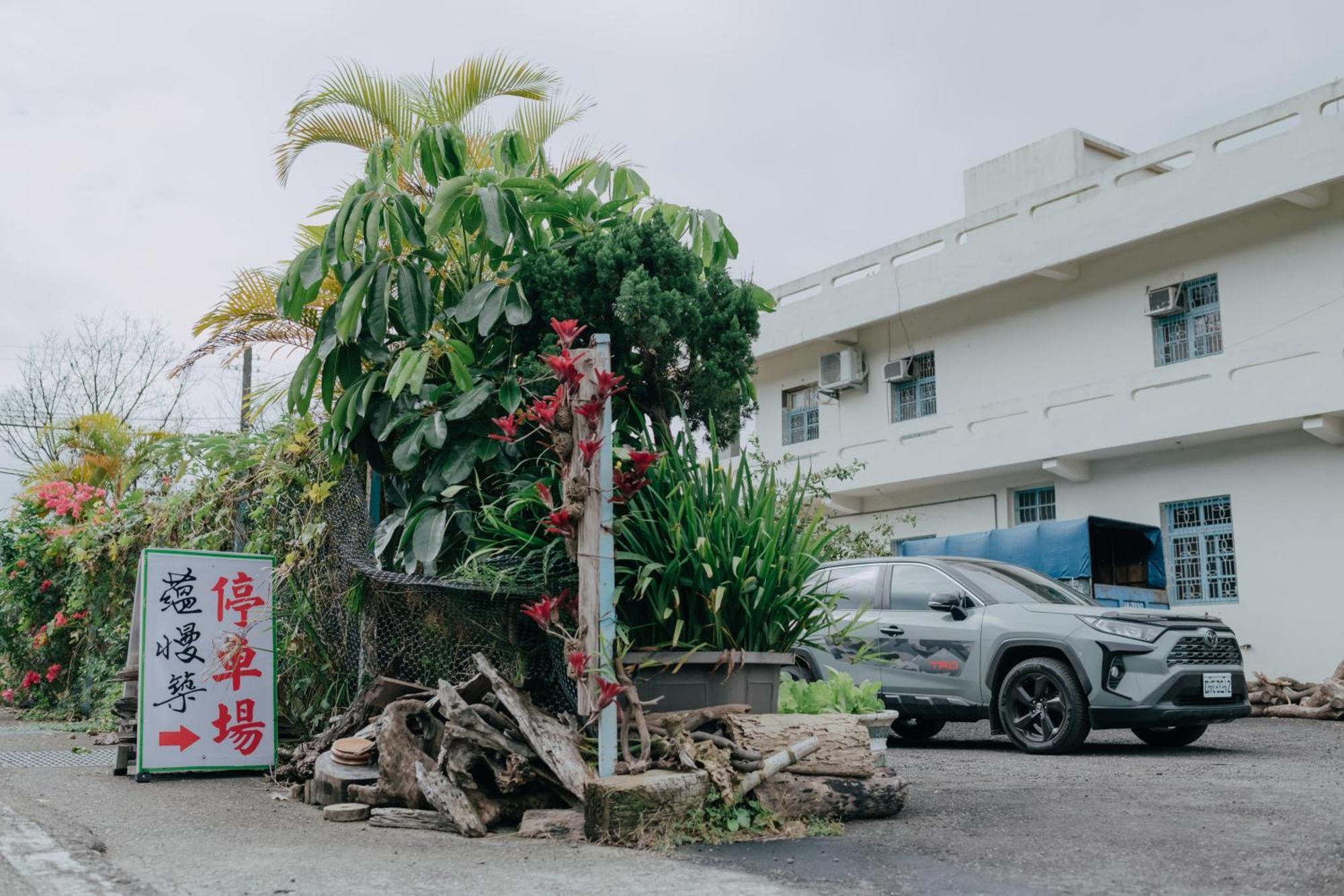 蘊慢築 茶花藝主題民宿 Yun Man Zhu Homestay Gongguan Экстерьер фото